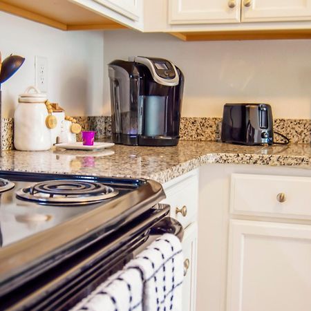 Cozy Condo, Minutes From Broadwy, Sleeps 5 Nashville Exterior photo